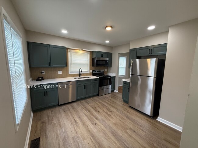 Photo - 1136 Pauline Ave