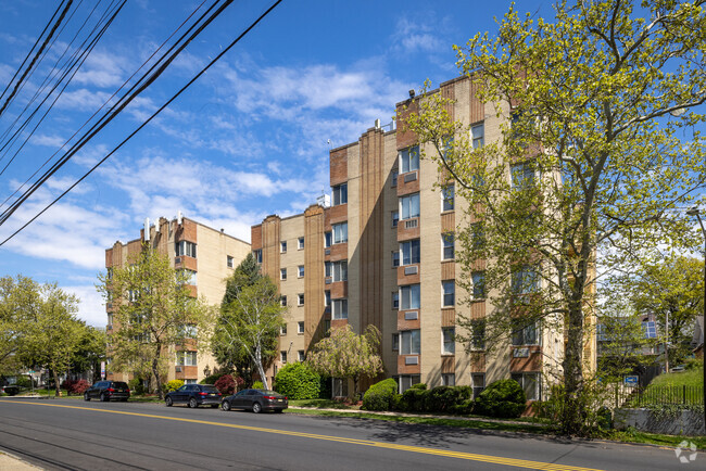 Lyons Towers - Lyons Towers Apartments