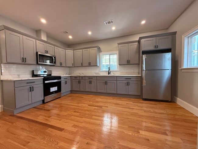 Building Photo - 20 Irma St Unit #2, Rental