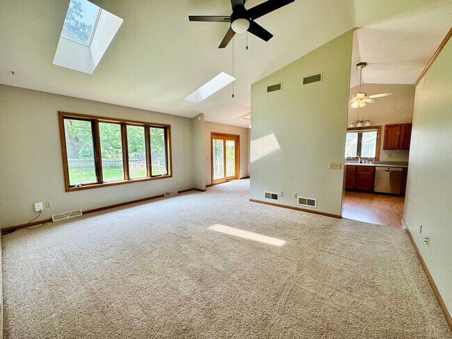 Open Layout Greatroom - 5807 Black Walnut Dr