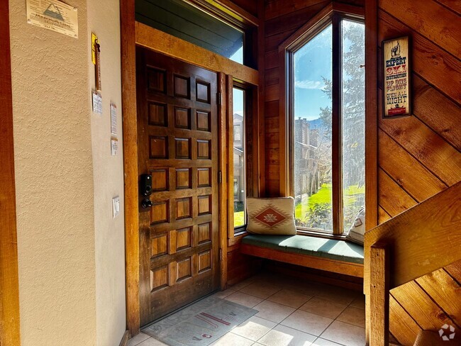 Building Photo - Stunning 3-Bedroom + Loft, 2.5-Bathroom Re...