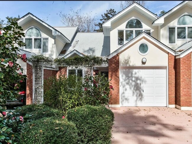 Photo - 3 BR/2.5 BA Townhome in Myers Park!