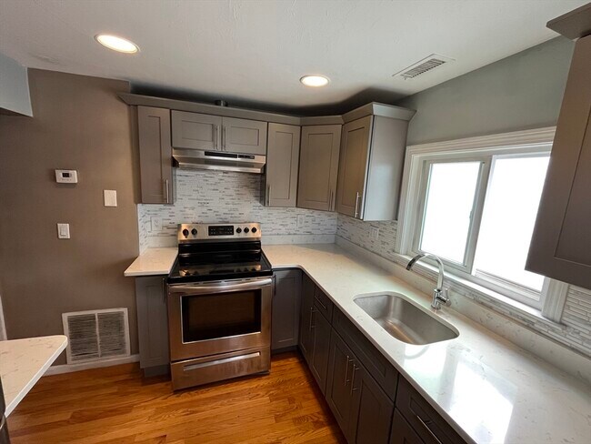 Building Photo - 949 Dorchester Ave Unit 3 Rental