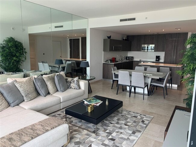 Photo - 68 SE 6th St Unidad 3010