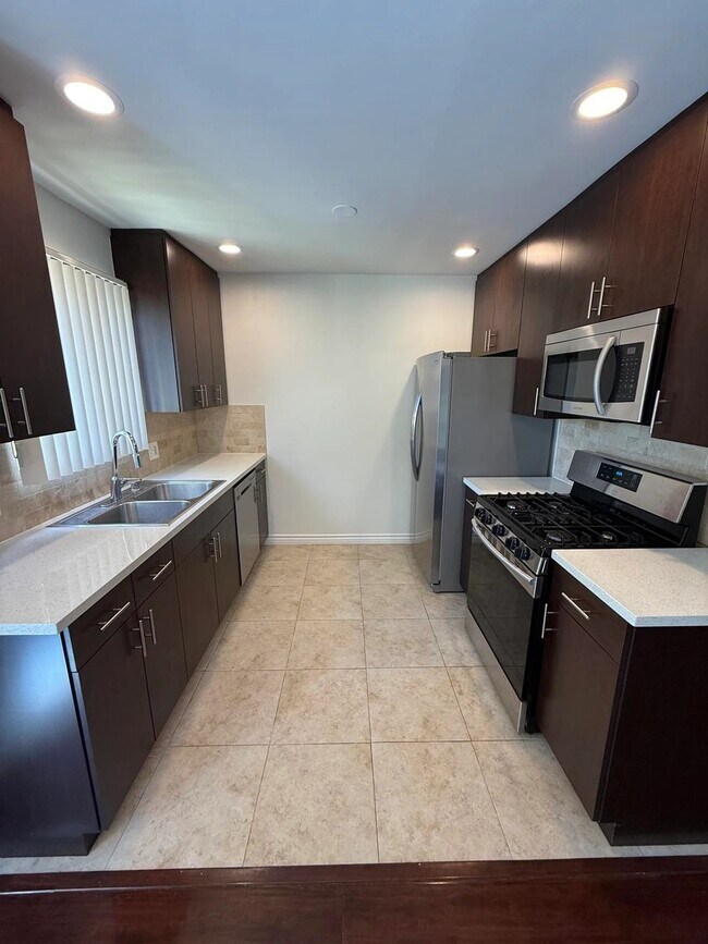 536 N Sweetzer Ave Unit 7