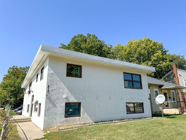 1BD/1BA Garden Level Apartment in 6-Plex - 1BD/1BA Garden Level Apartment in 6-Plex Unit Apt #6