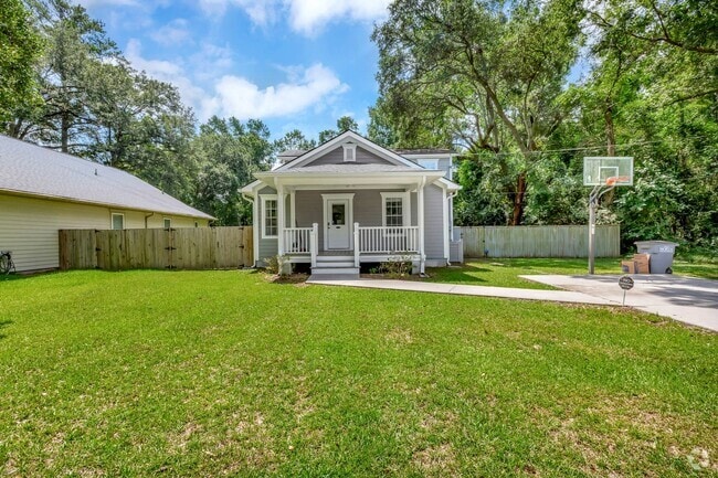 Building Photo - Spacious Home! 5 BR and 3 Baths in Charleston