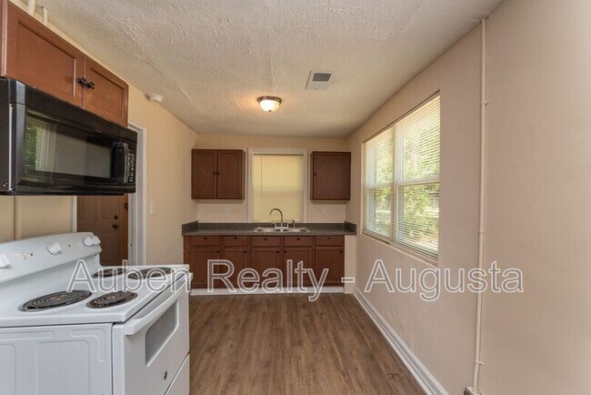 Photo - 2202 Roosevelt Dr