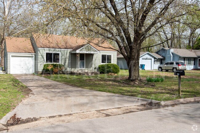 Building Photo - 2 Bedroom 1 Bath located in West Coffeyville Rental