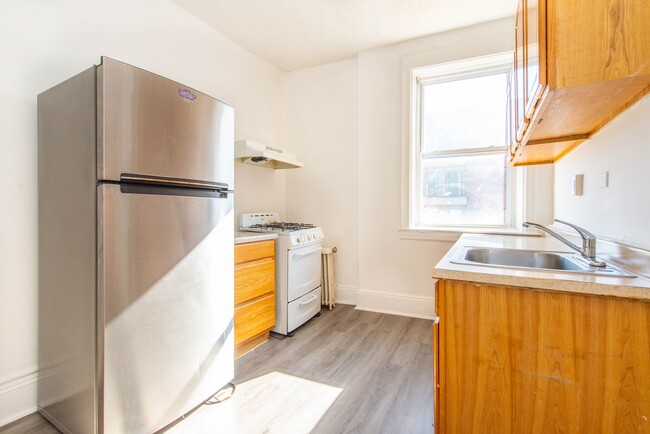 Kitchen Photo #1 - 355 Lincoln Ave Apartamentos