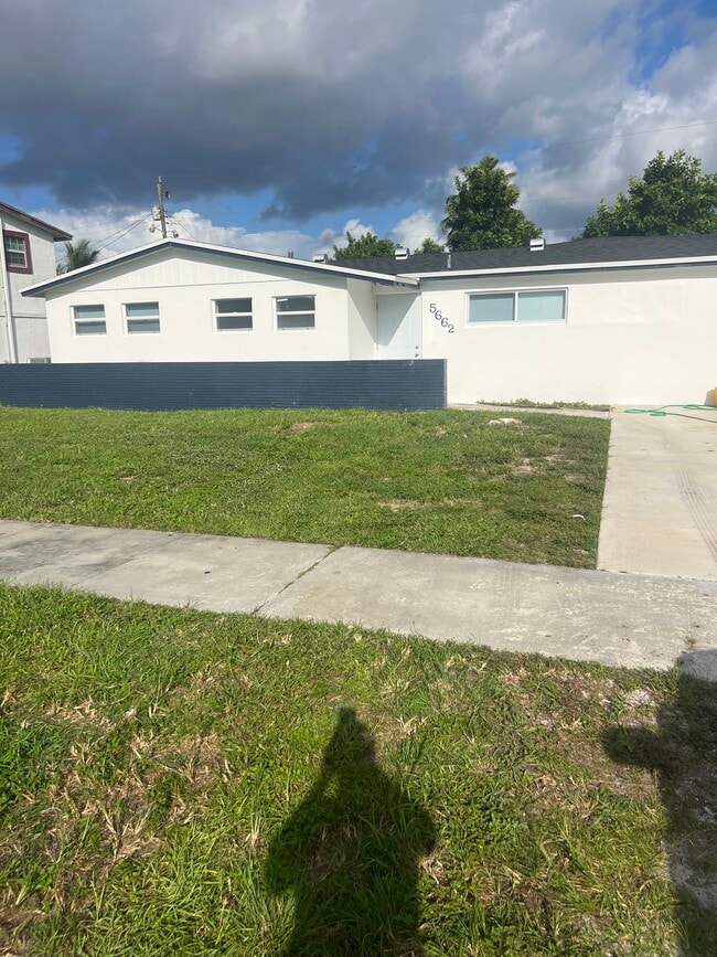 Photo - 5662 Parke Ave