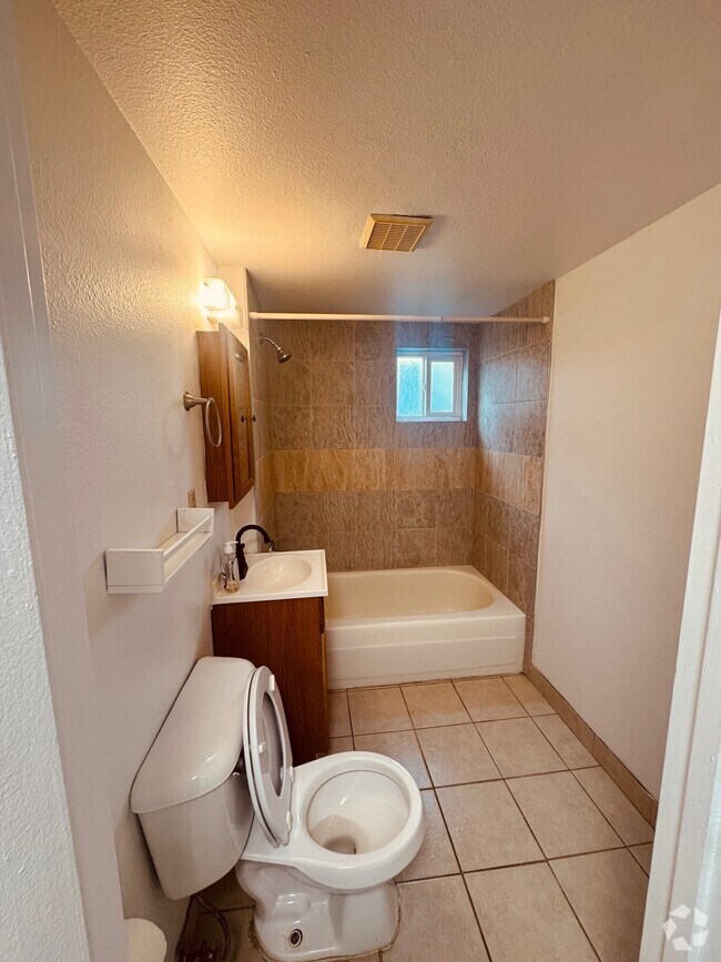 Building Photo - 718 21st Ave Rental
