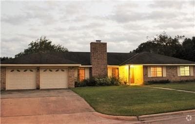 Building Photo - 881 High Oaks Dr Rental
