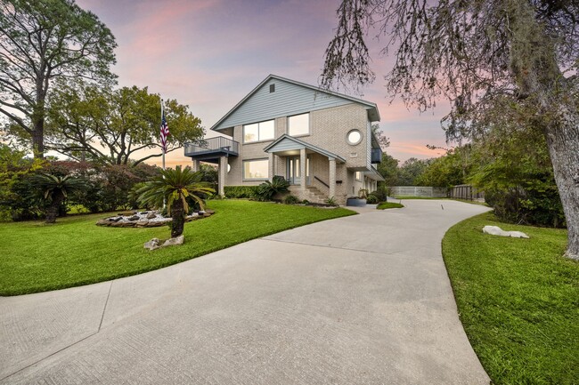 Building Photo - 2523 Baycrest Dr