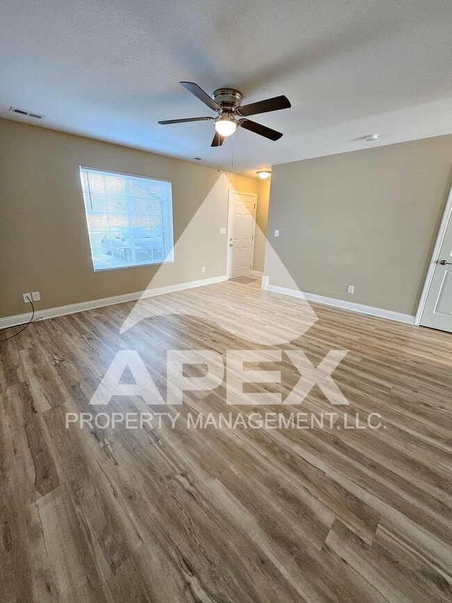 Photo - AVALON TOWNHOMES – LIKE NEW - 2 Bd/2.5 Ba Townhome off Topside Road with convenient access to Mar...