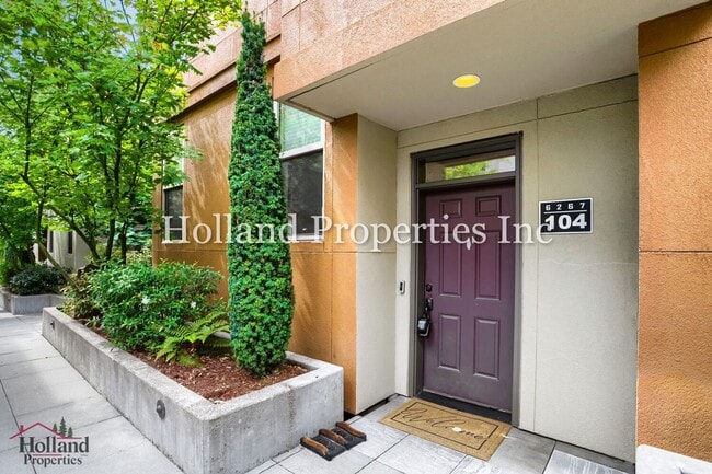 Photo - 6267 NE Carillion Dr