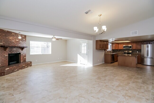 Photo - 2641 E Isabella Ave