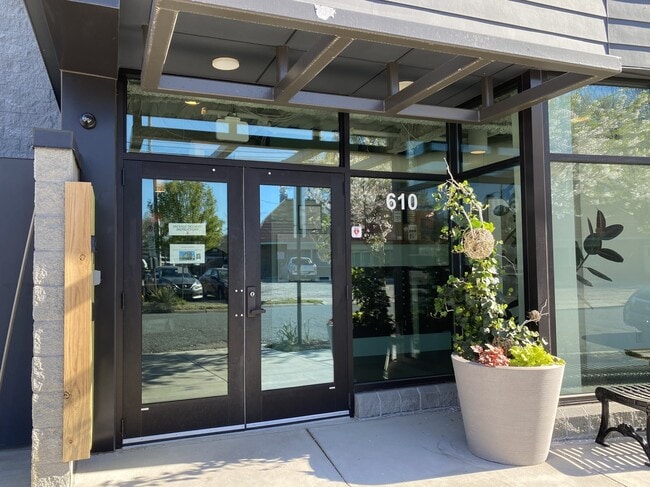 Photo - 610 Trent Dr