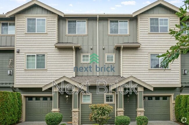 Building Photo - 4650 NE 3rd Ln Rental