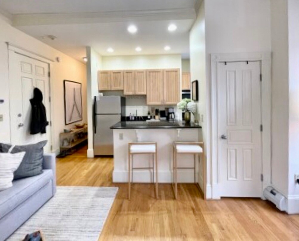 Photo - 195 Commonwealth Ave