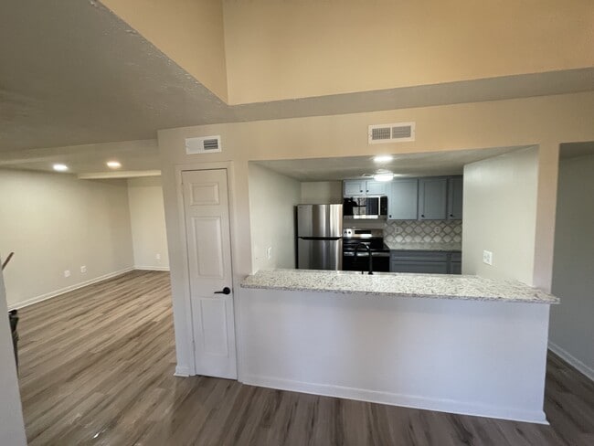 Entertaining w/ease - 5304 Hunters Point Ct