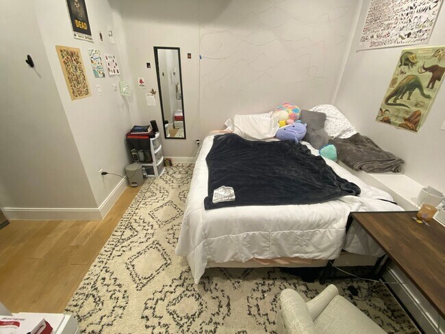 Photo - Spacious 3 Bed / 2 Bath | In-Unit Laundry | Fort Hill | 9/1