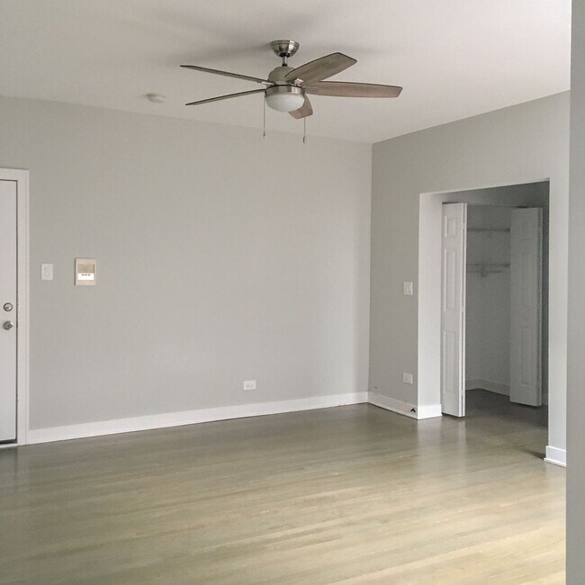 Photo - 429 W Surf St Unit 3B