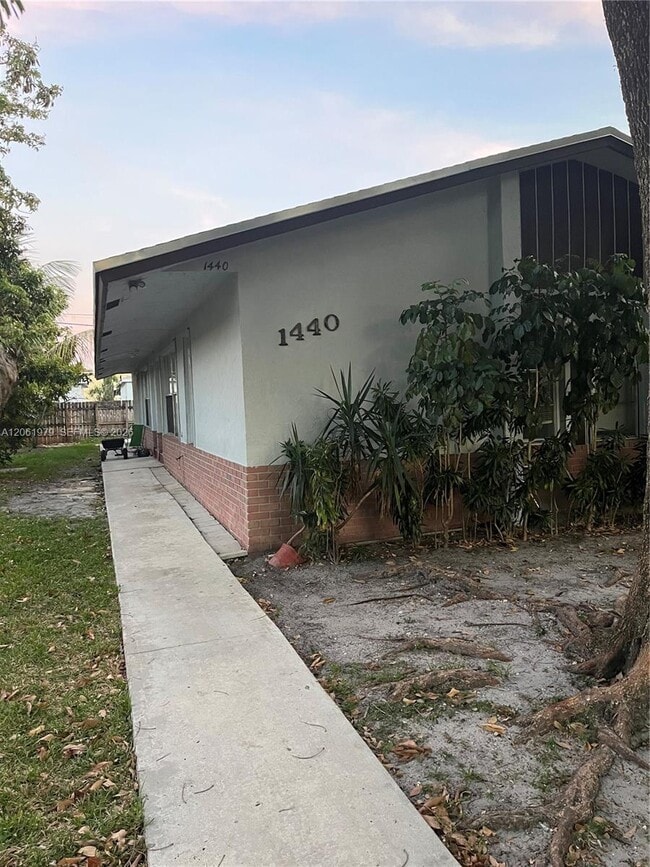 Building Photo - 1440 SW 41st Ave Unit 1-2