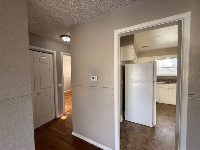 Photo - 3 Bedroom Hardwood Floor House