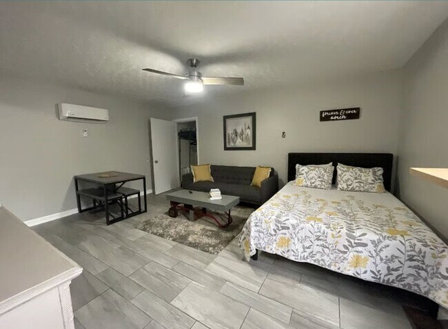 1238 S State Ave Unit 4