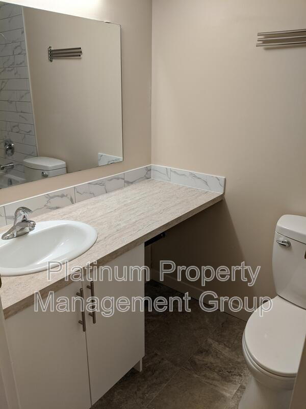 Photo - 322-326 6 Ave NE