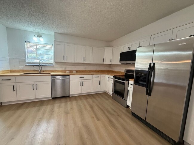 Photo - BEAUTIFUL 4 Bedroom 2 Bath  home with spacious backyard AVAILABLE NOW!