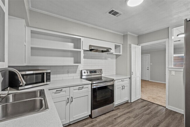 Photo - 1916 N Logan St