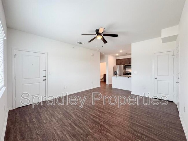 Building Photo - 1124 W Ave O Unit Apt 1203