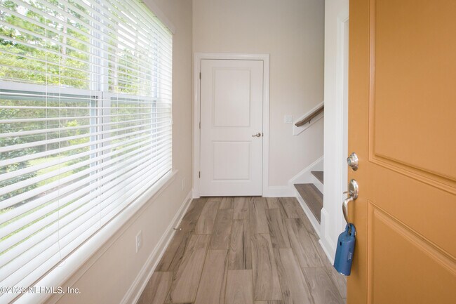 Photo - 136 Oyster Bay Way