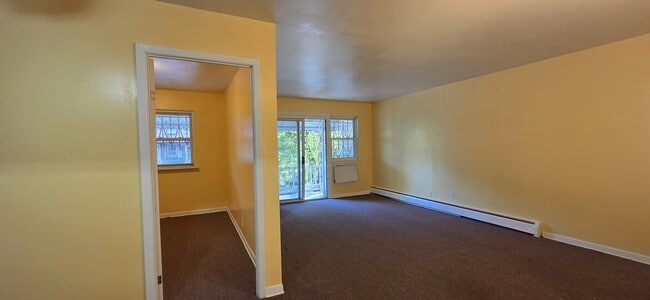 Building Photo - 41-85 Denman St Unit 2