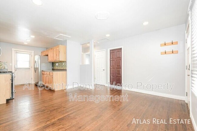 Photo - 661 Stuart St