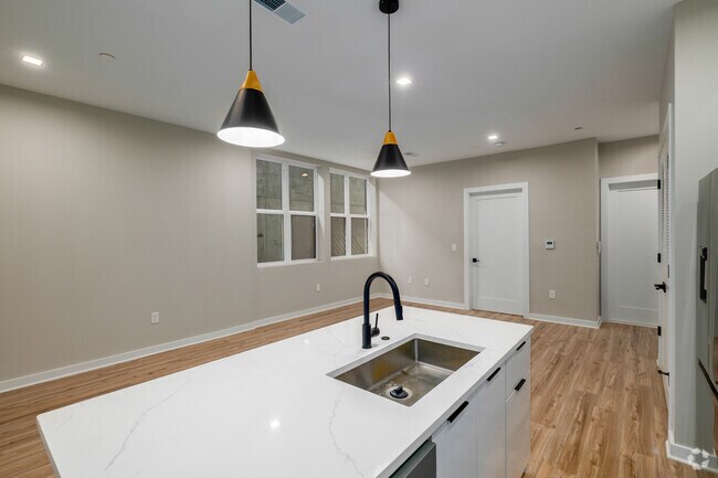 2BR, 2BA - 990SF - Kitchen / Dining Room