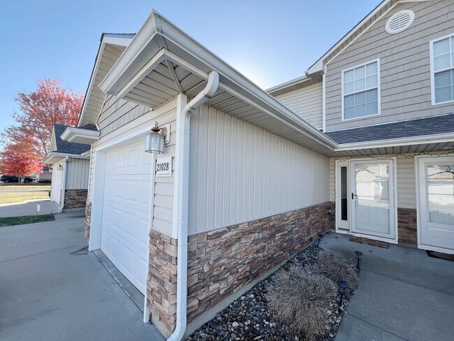 Photo - SEE IT NOW: Spacious 2-Bedroom Townhome wi...