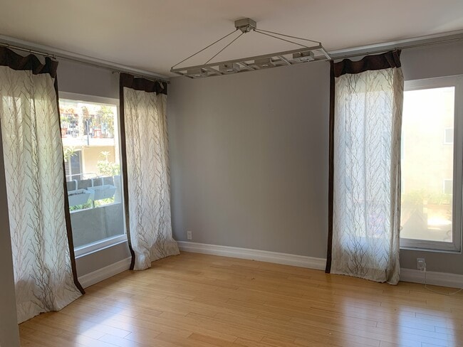 Building Photo - 1888 Greenfield Ave Unit 203 Rental