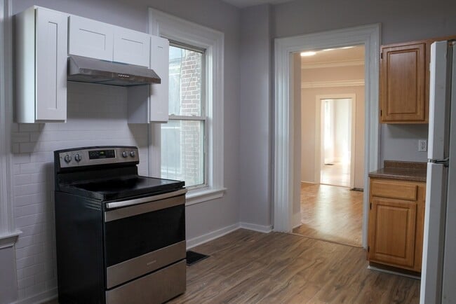 Building Photo - 101 Whitwell St Unit 1