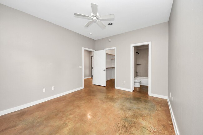 Building Photo - 1112 Columbus St Unit B