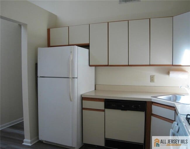 Photo - 152 Darwin Ln