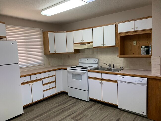 Kitchen - 235 28 St S