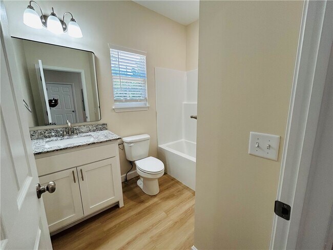 Photo - 706 E Johnson Ave