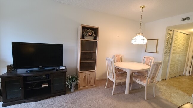 Photo - 510 SW South River Dr Unit 204
