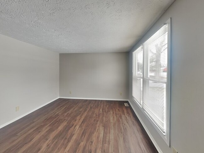 Photo - 811 Westridge N Dr