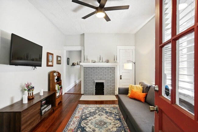 Photo - 474 Kelly St SE