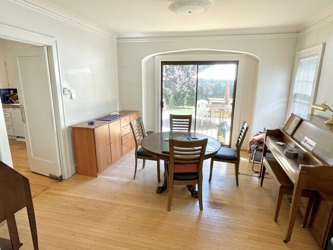 Photo - Grant Park 3-Story with Hardwoods, Huge De...