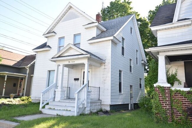 Building Photo - Near Downtown South Bend 3 bedroom home